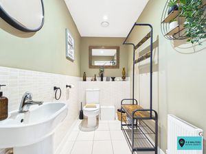 Downstairs WC - click for photo gallery